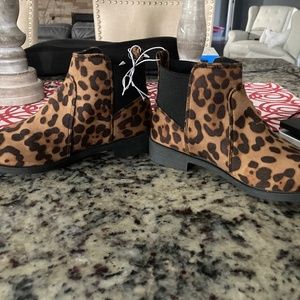 New Womens leopard boot bootie size 6